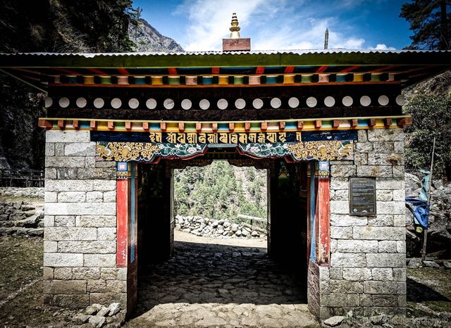 The gatway before we enter the valley which will lead us to Everest