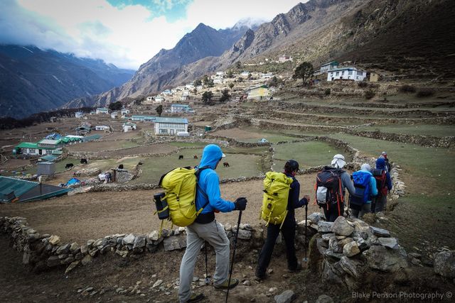 The team arrives into Phortse