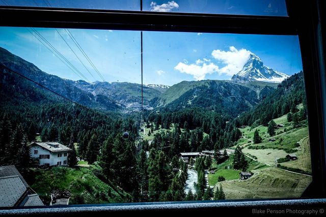 Make our way up towards Hörnlihütte under the Matterhorn