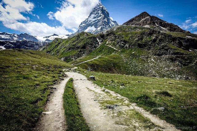 Make our way up towards Hörnlihütte under the Matterhorn