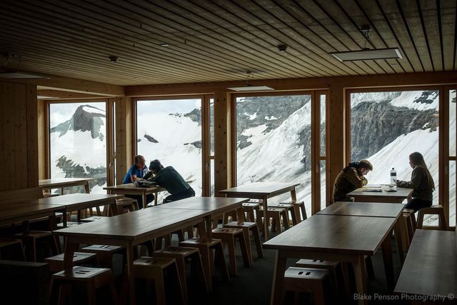 Hörnlihütte dining room