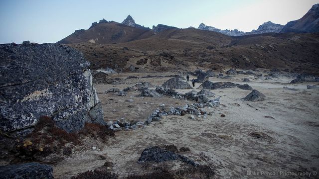 Unusual beach like area with white sand at about 5000m