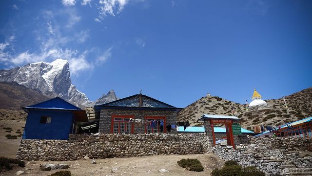 First building in Dingboche is a great bakery!