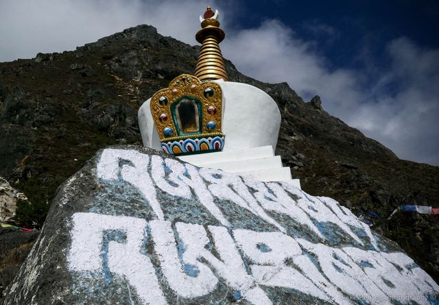 Mani stone and stupa near the monastary