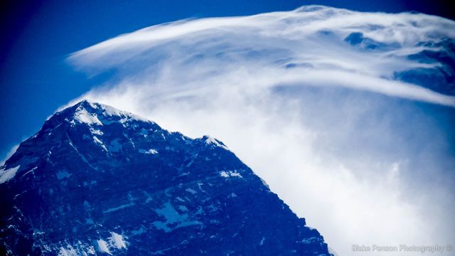 Troublesome lenticulars building over Everest summit