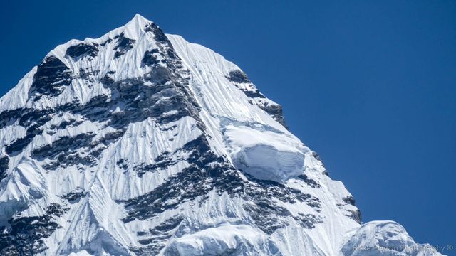 The Dablam (name of the hanging chunk of ice)